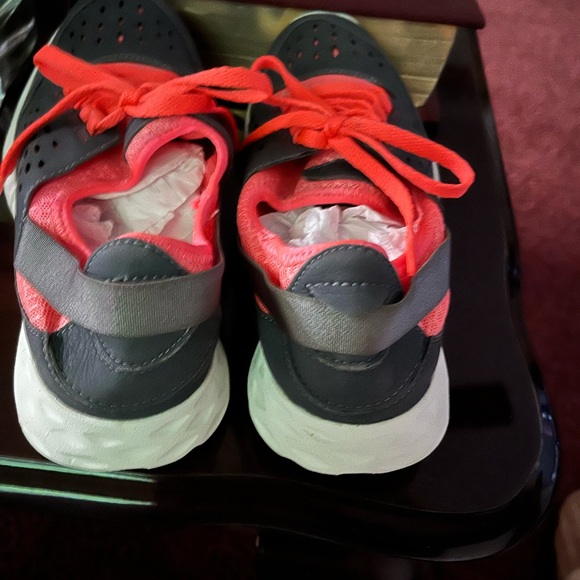 Awesome Clark’s tennis shoes size 7 1/2 - Picture 5 of 7